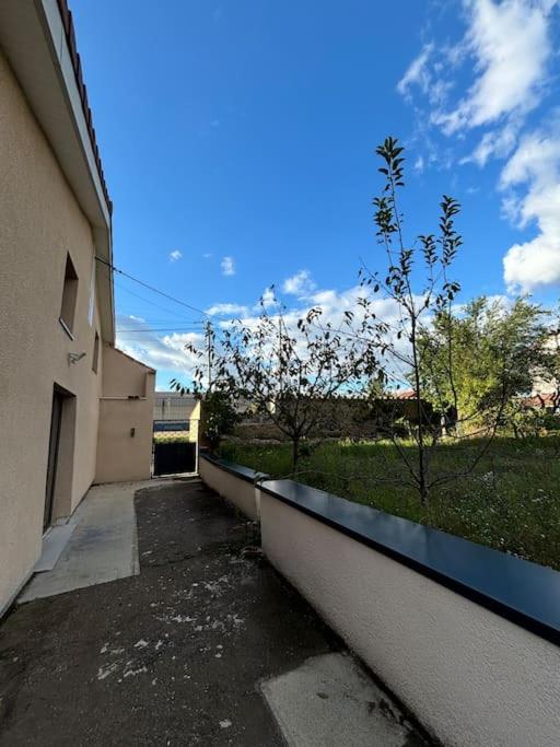 Charmante Maison Renovee Centre-Ville Balbigny Kültér fotó